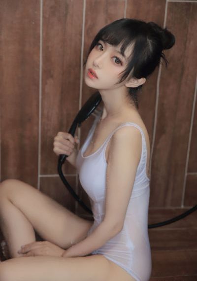 隔着胸罩被同学捏奶头_免费手机在线看观看